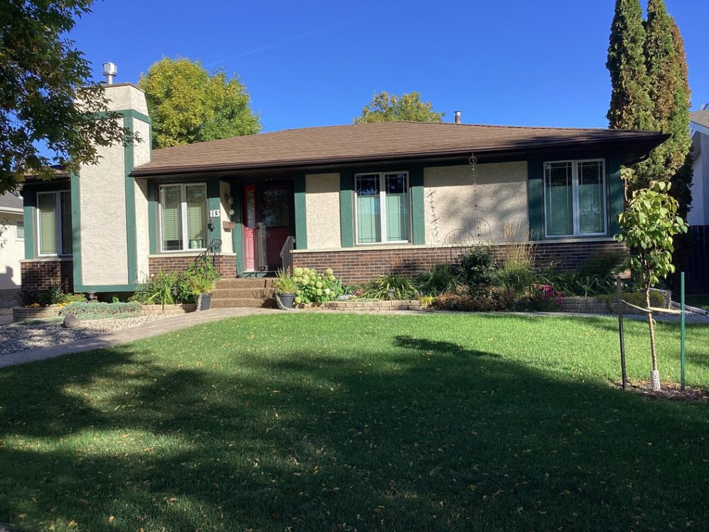 Winnipeg home exterior renovation contractor siding remodeling sunny day 1e2f15ad 98c1 4d5f b2f0 42f530ea8dc8