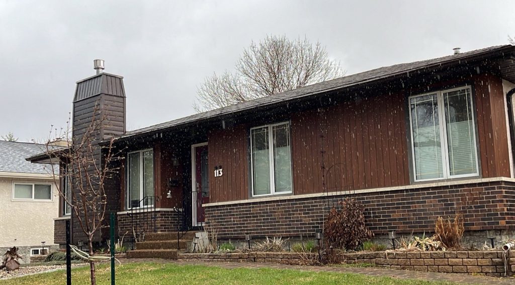 Winnipeg home renovation general contractor roofing siding eavestrough soffit fascia 00a7ceea 959c 40e2 b375 a0b577759854