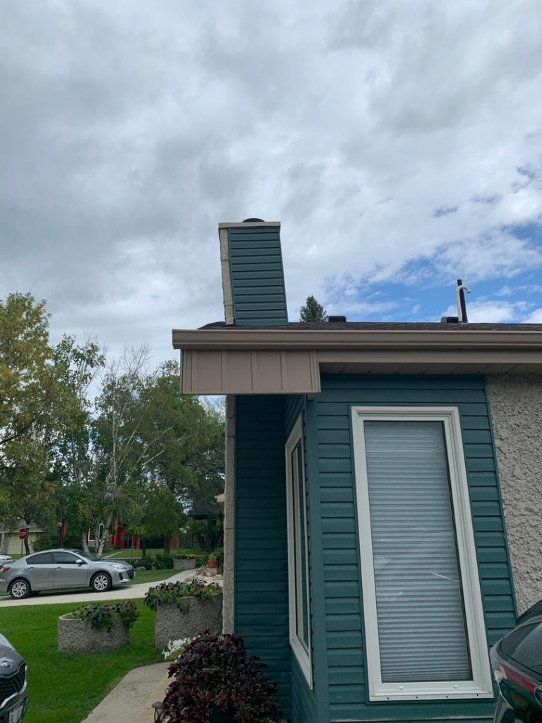 Winnipeg home renovation green siding contractor exterior remodeling 77302477 3803 4870 9f19 e37d1b927b39